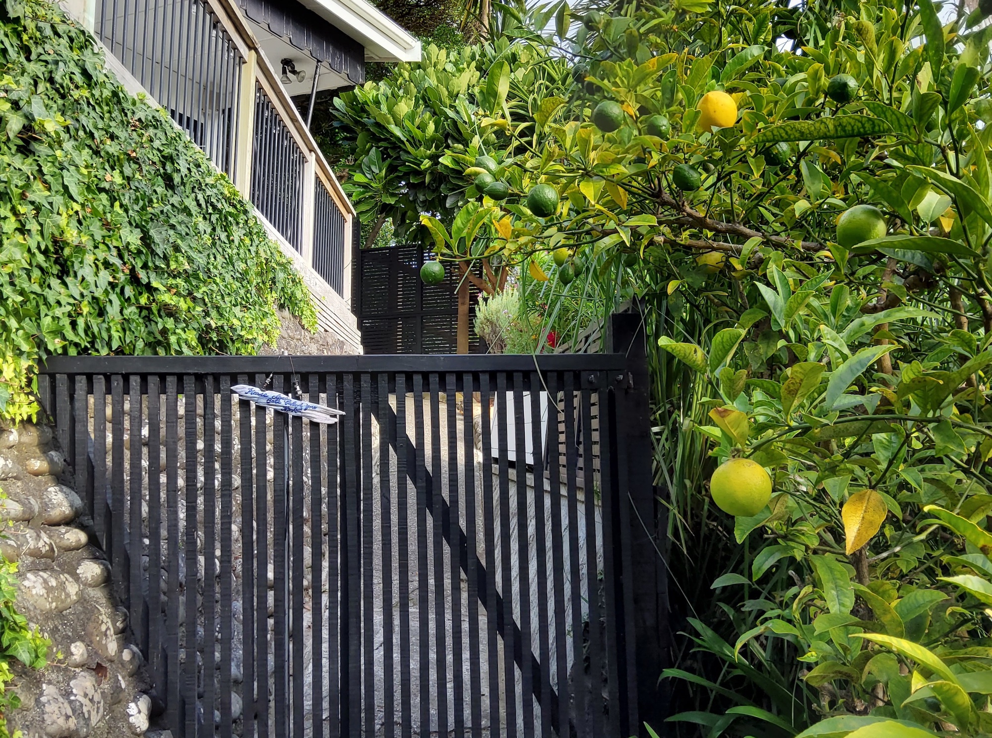 Gate